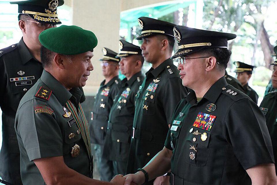 Phl Indonesian Armies Vow To Strengthen Cooperation Vs Terrorism
