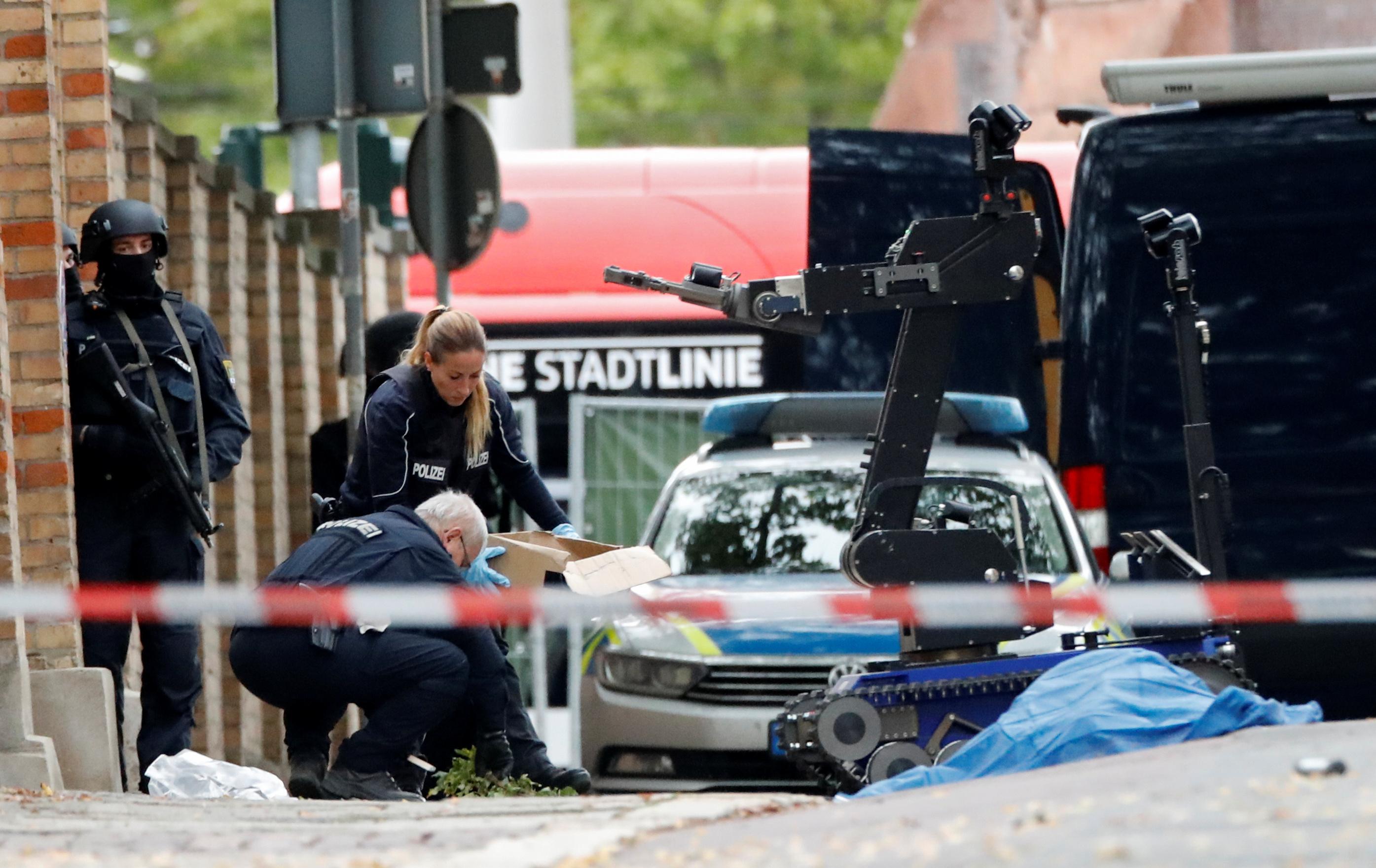 2 killed in shooting at synagogue in Germany, suspects flee in hijacked
