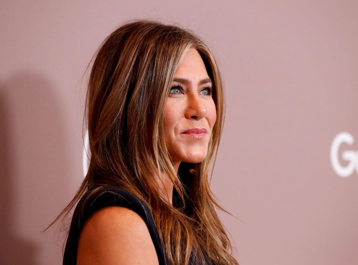 Jennifer Aniston defends cutting ties with unvaccinated friends | GMA ...