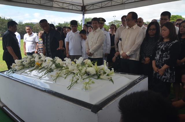 Nene Pimentel laid to rest | Photos | GMA News Online