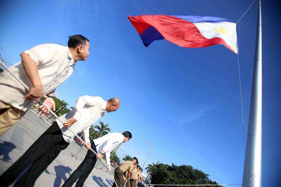 stop-and-salute-honoring-phl-flag-becomes-monthly-event-photos