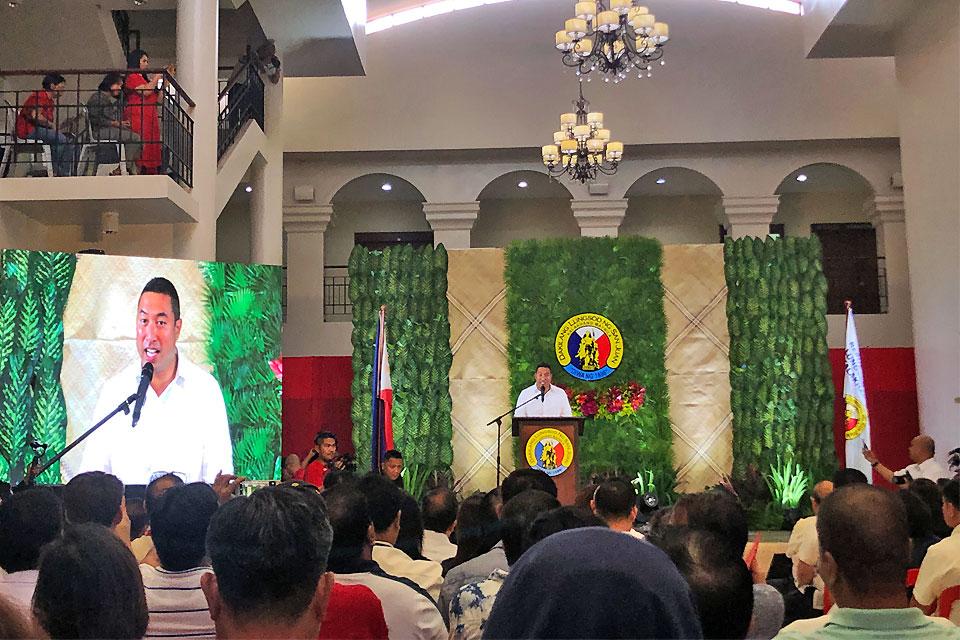 San Juan Mayor Francis Zamora delivers SOTCA | Photos | GMA News Online