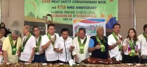 Da, Nmis Officials Eat Lechon To Show Pork Is Safe To Eat │ Gma News Online