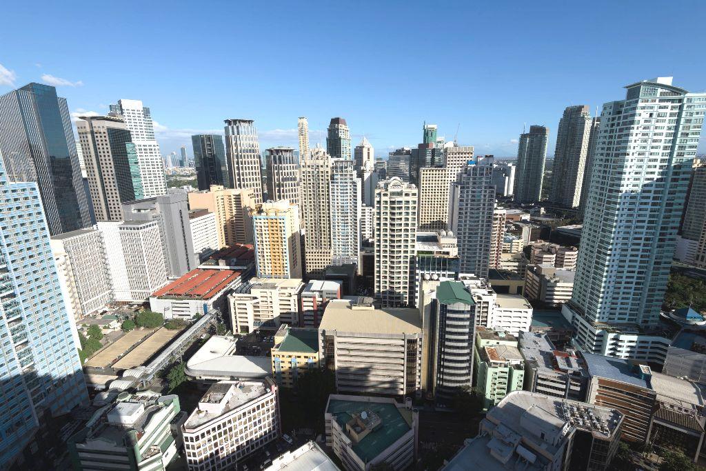 Ekonomi Filipina Tumbuh 6,5% pada 2022, 2023 — AMRO GMA News Online