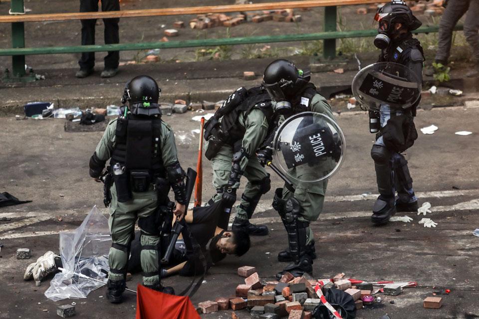 China sanctions US over Hong Kong unrest | GMA News Online
