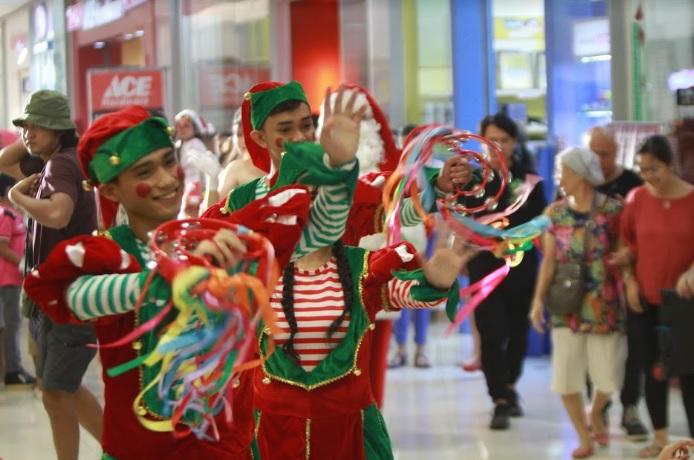 Antipolo mall holds Christmas parade | Photos | GMA News Online