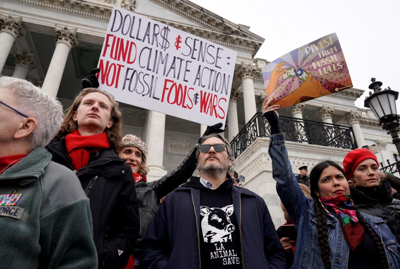 Jane Fonda, Joaquin Phoenix join climate protesters outside US Congress ...