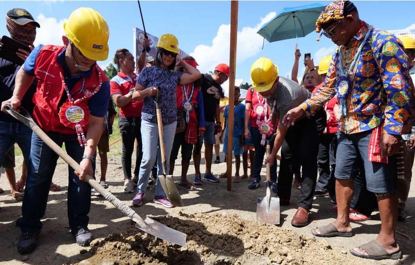 Gov’t turns over 300 housing units to Davao del Norte IPs GMA News Online
