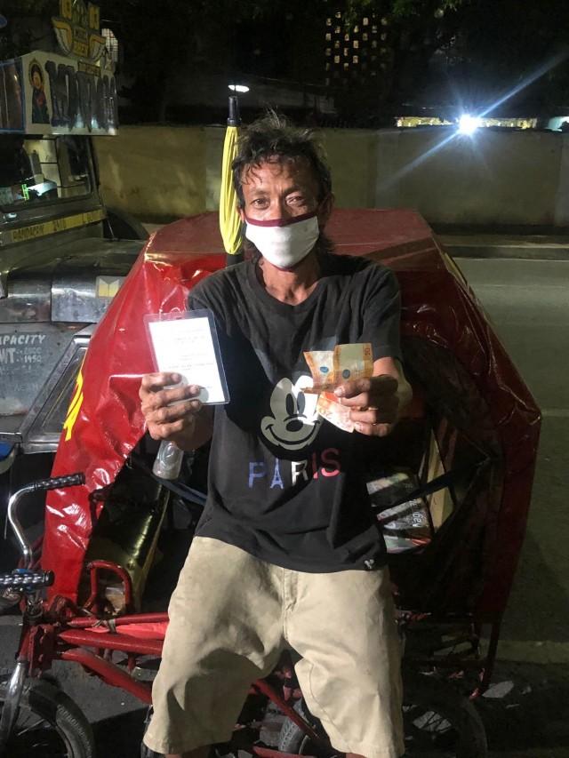 Virgilio Calinag, isang pedicab driver, hirap kumita sa gitna ng enhanced community quarantine pero ngayon makakapaguwi daw siya ng kwarenta pesos. PHOTO BY KATRINA SON