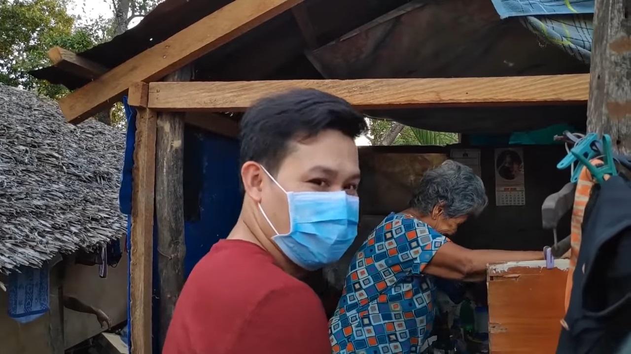 Marcelito Pomoy uses YouTube earnings to help a family build a house ...