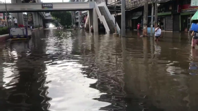 busted-water-pipe-causes-flooding-in-part-of-ramon-magsaysay-boulevard