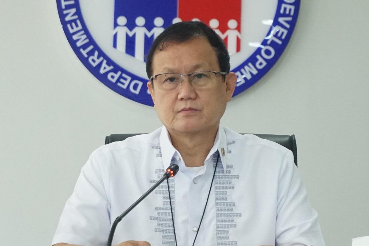 DHSUD chief orders clamp down on 'real estate scammers' | GMA News Online