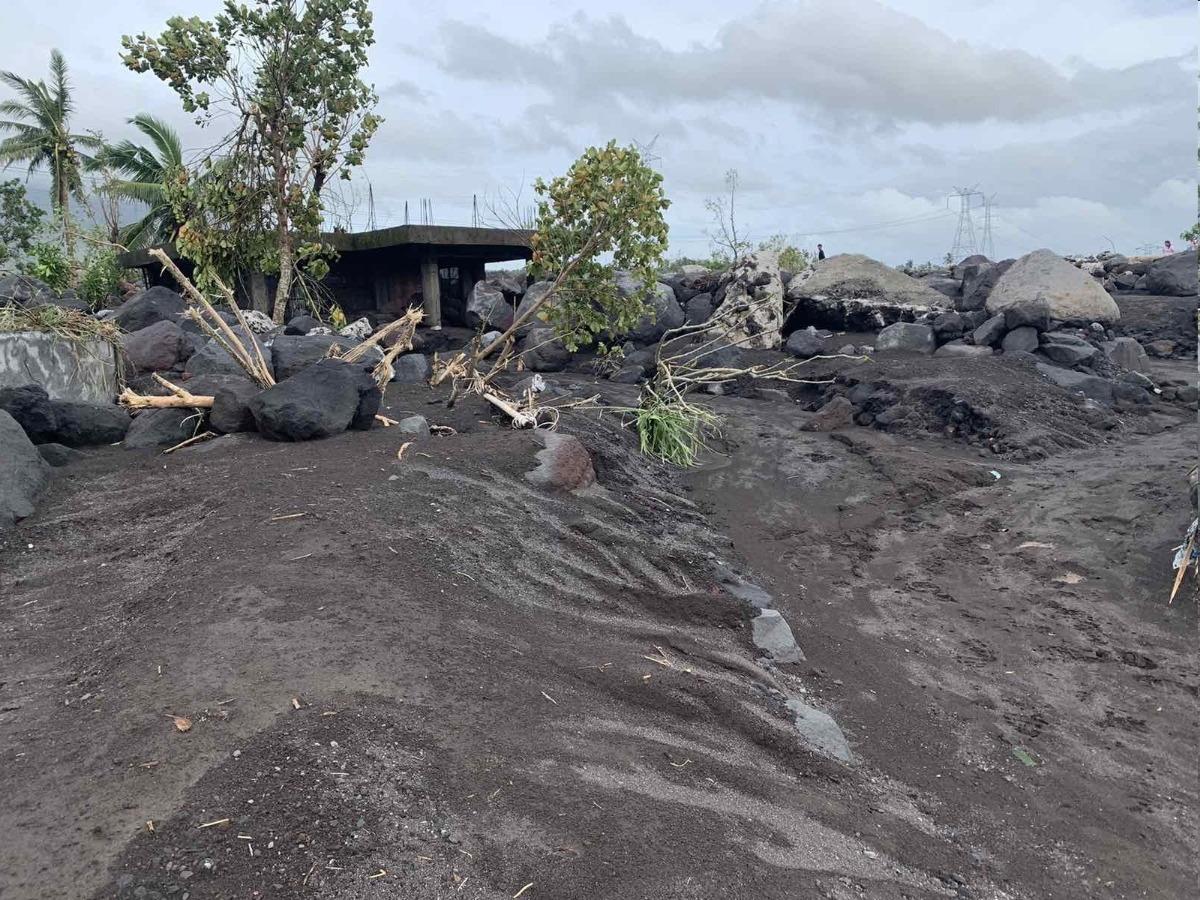 Cascolan orders Central Visayas cops to assist Albay after Rolly's wrath