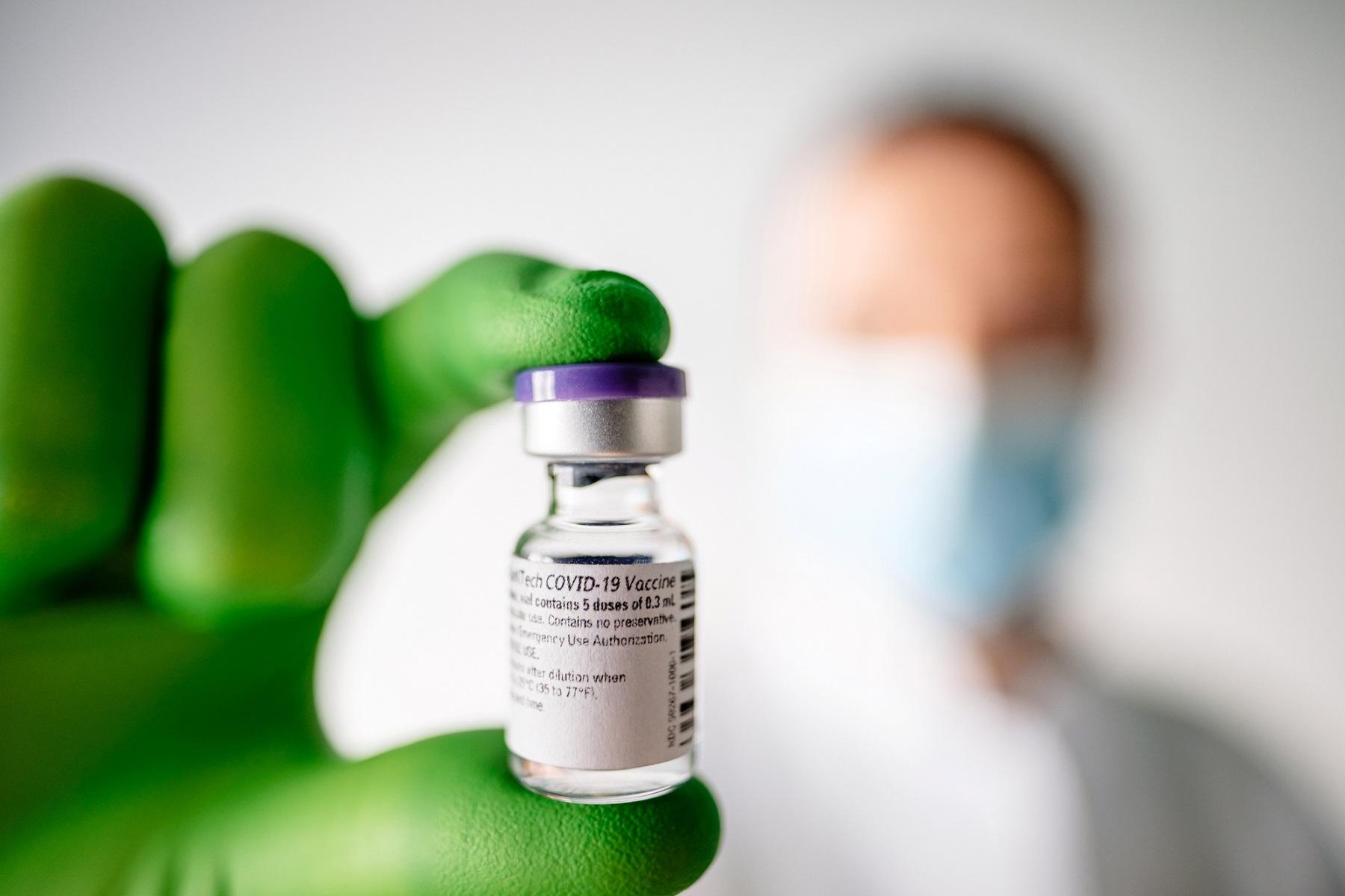 Pfizer-BioNTech mengatakan vaksin menetralkan Omicron dengan 3 suntikan, dapat memberikan vaksin berbasis Omicron pada Maret │ GMA News Online