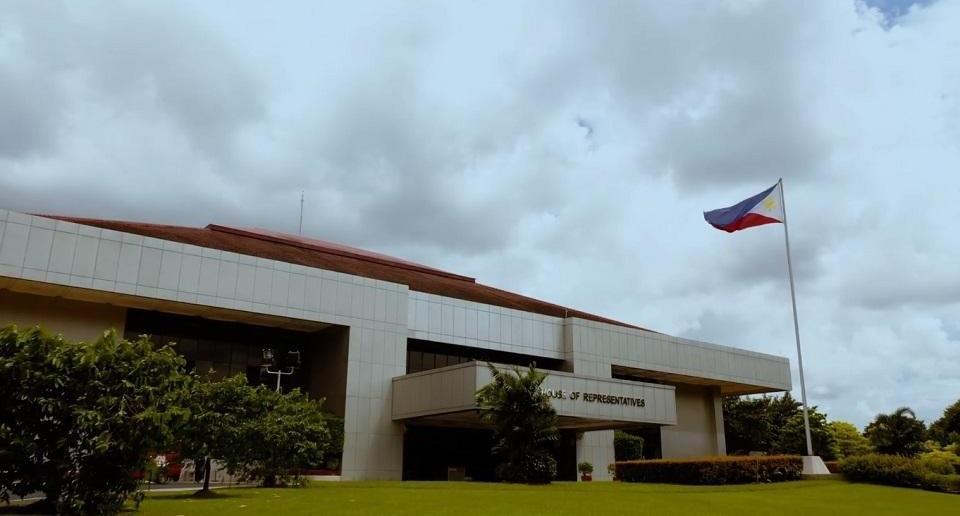 DPR mengadopsi RUU Senat menggandakan pensiun bulanan manula miskin GMA News Online