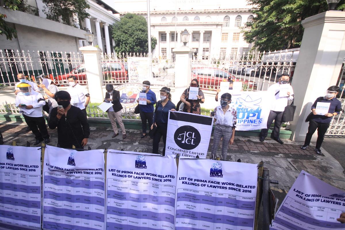 Lawyers' groups rally outside SC to condemn killings in legal community
