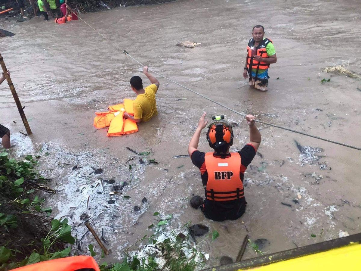 50 tao, nasagip sa flash flood sa Atimonan, Quezon