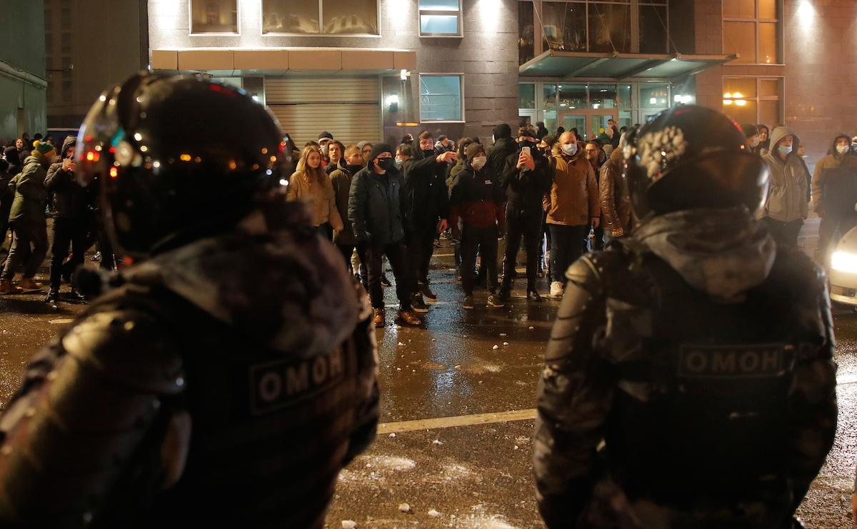 Police crack down on Russian protests against jailing of Kremlin foe Navalny