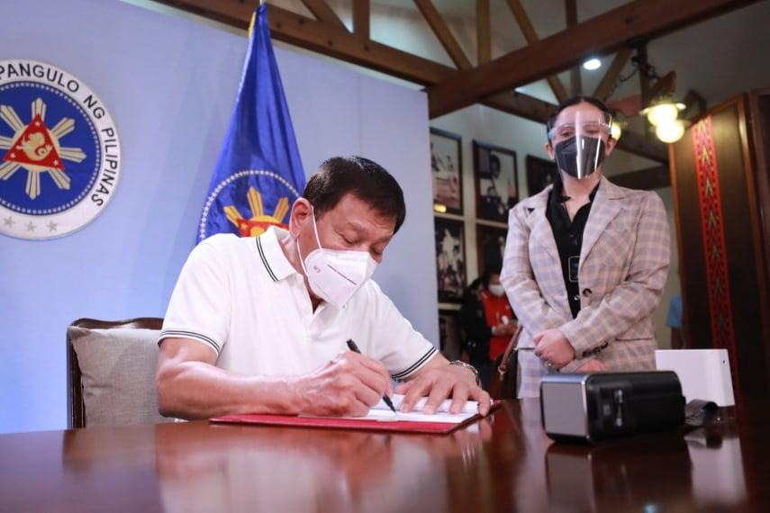 Duterte Signs Law Expanding Jurisdiction Of Lower Courts Gma News Online