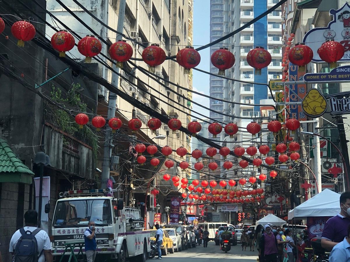 Binondo bursts in festive colors on eve of Chinese New Year | Photos | GMA News Online