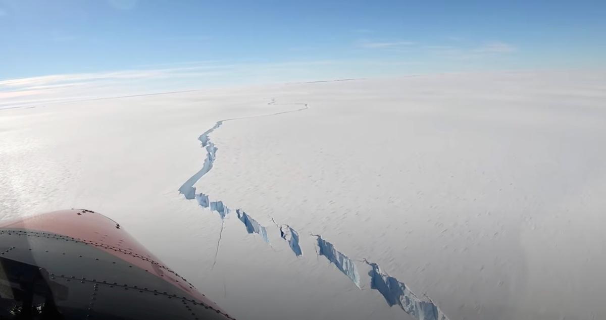 Over 40% of Antarctica's ice shelves lost mass in 25 years — study