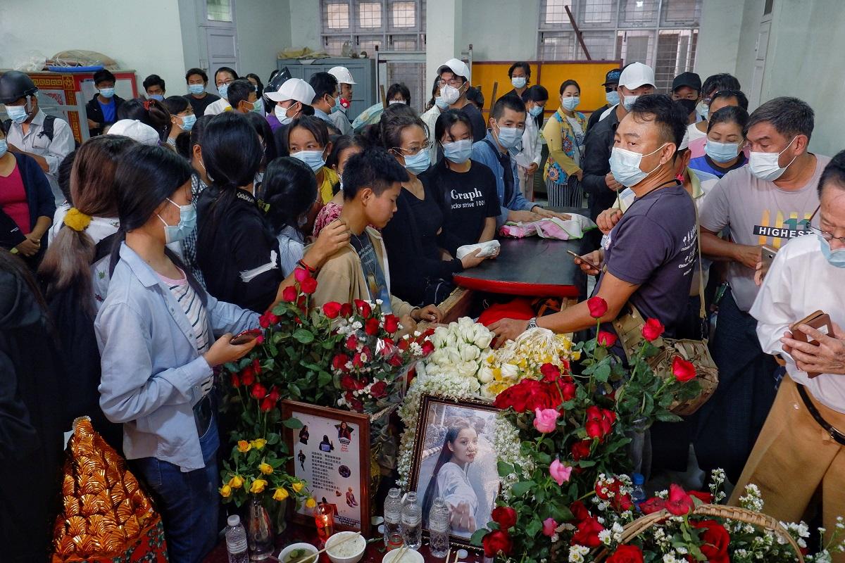 Myanmar teenage protester's funeral draws crowds | Photos | GMA News Online