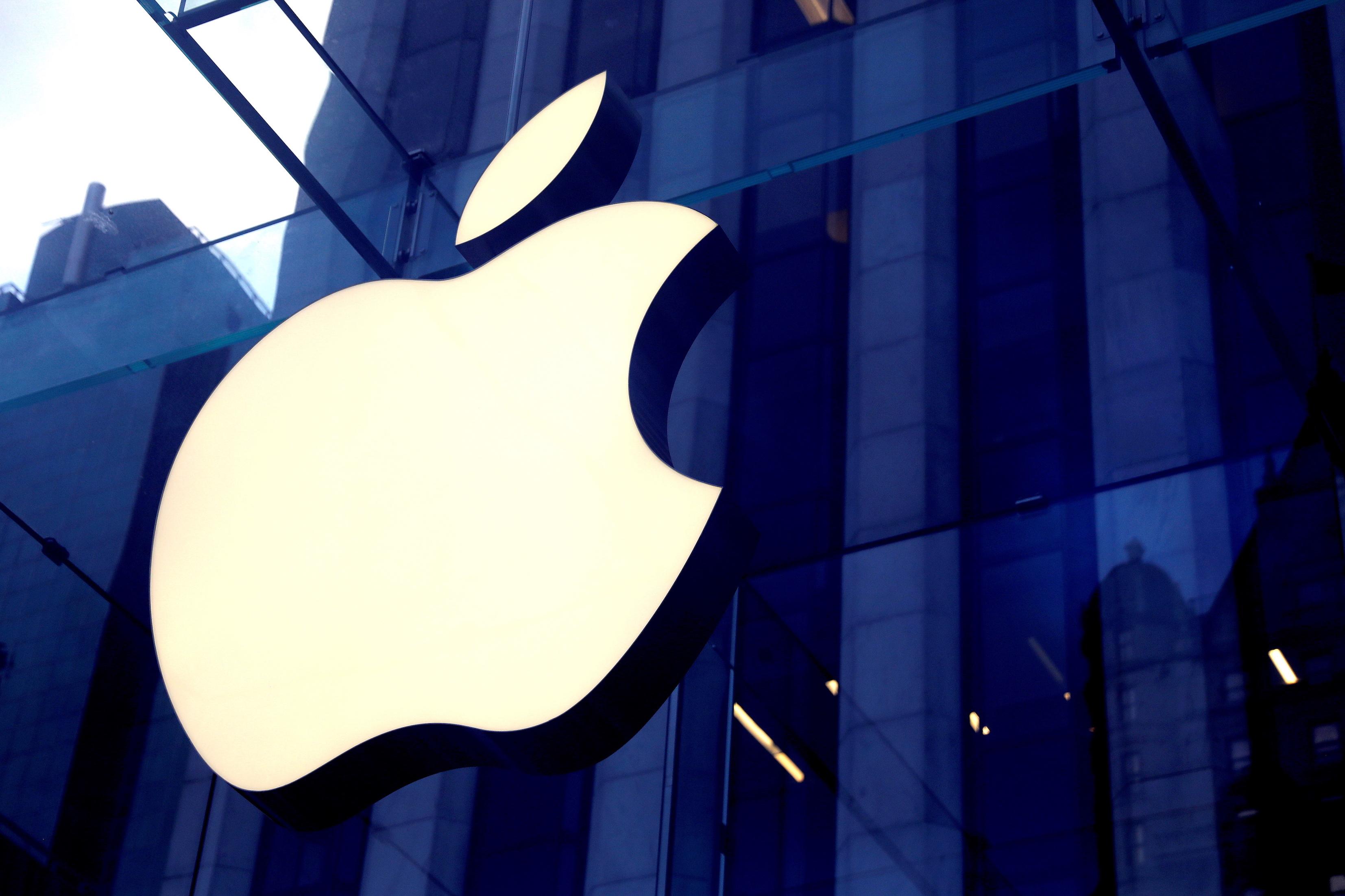 Apple menjadi perusahaan pertama yang mencapai nilai pasar  triliun GMA News Online