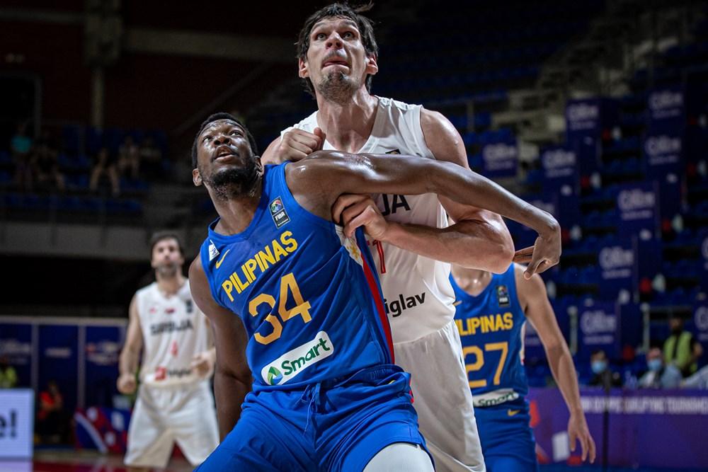 Gilas establece una valiente posición en la derrota cercana a Serbia en el partido inaugural de FIBA ​​OQT