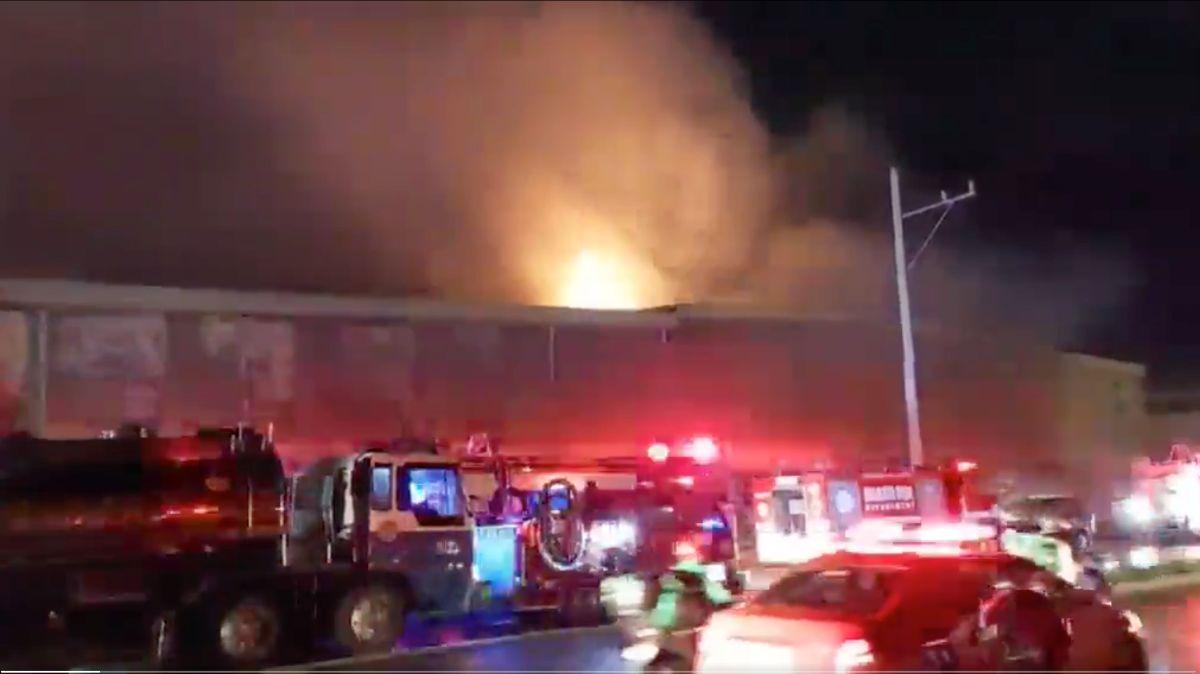 Fire hits warehouse in Parañaque City