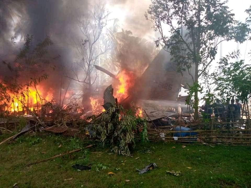 Philippine Air Force C-130 plane crashes in Sulu