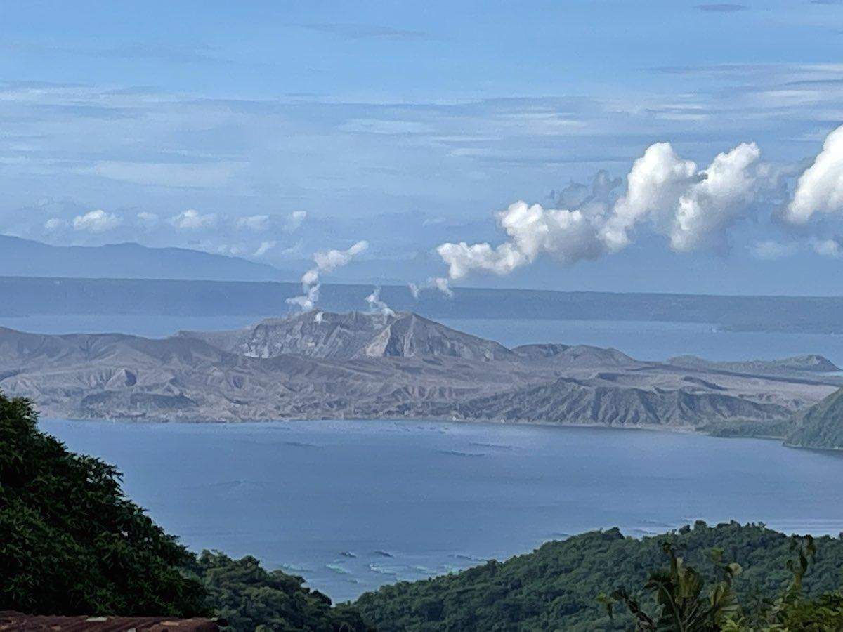 PHIVOLCS: 3 semburan freatomagmatik berumur pendek di gunung berapi Taal
