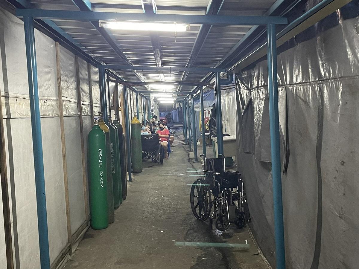 Mandaluyong City Medical Center's COVID-19 ward reaches full capacity