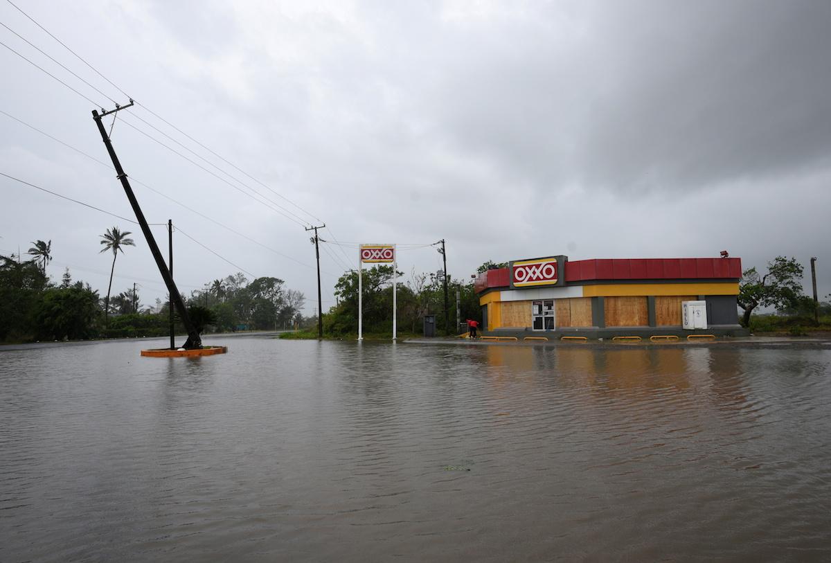 Hurricane Grace unleashes severe flooding in Mexico, killing eight