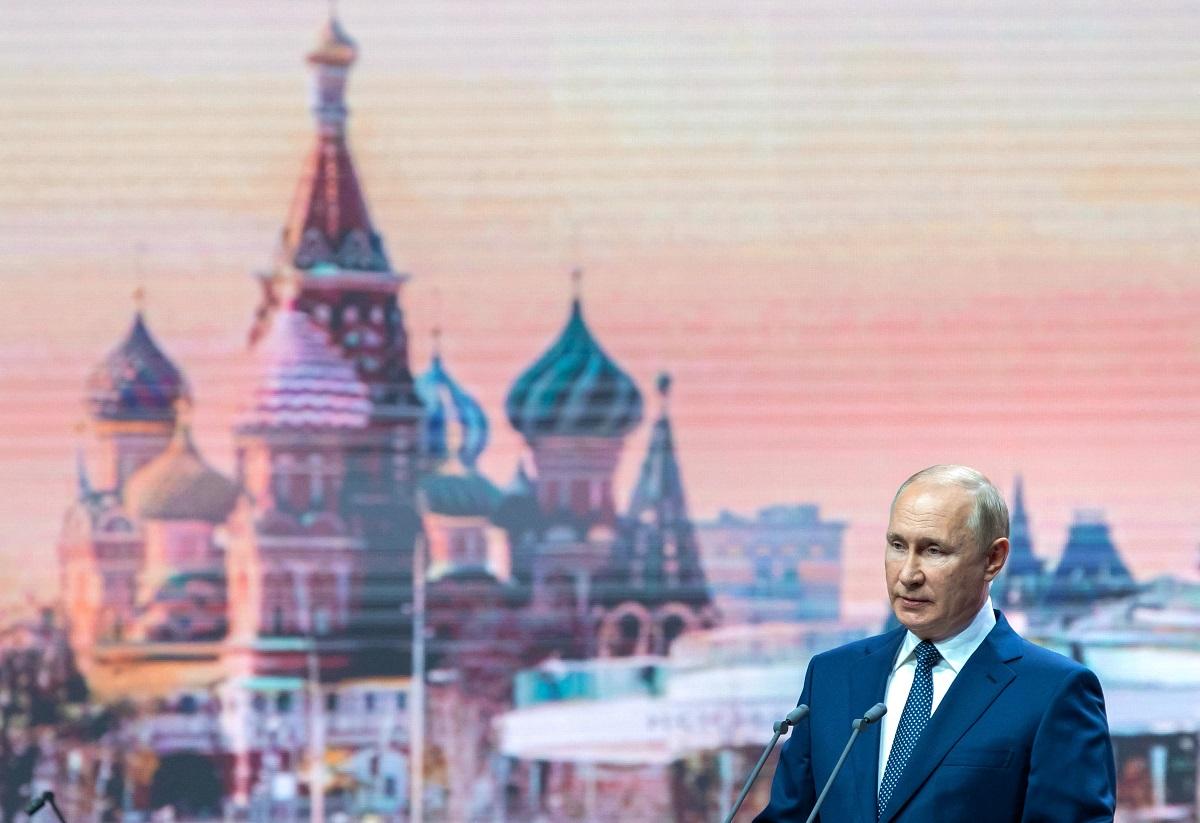 Putin telah divaksinasi ulang terhadap COVID-19, kata badan-badan Rusia