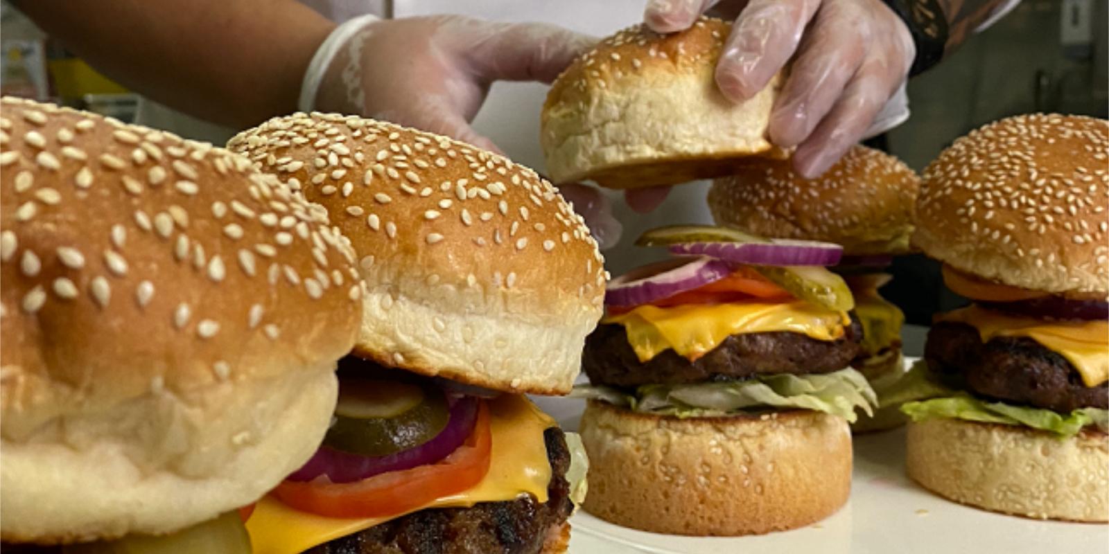Is there a correct way to assemble a cheeseburger? GMA News Online