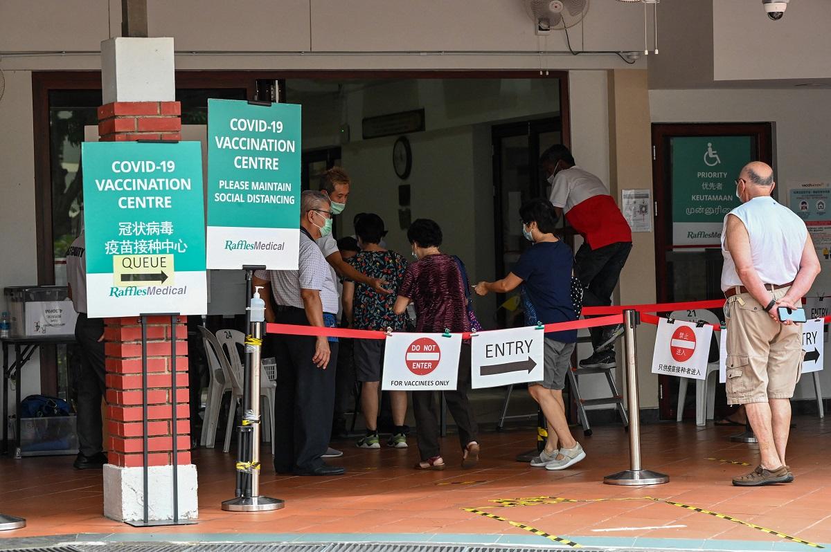 Menteri Kesehatan Singapura mengatakan kembali ke pembatasan COVID-19 yang ketat adalah pilihan terakhir