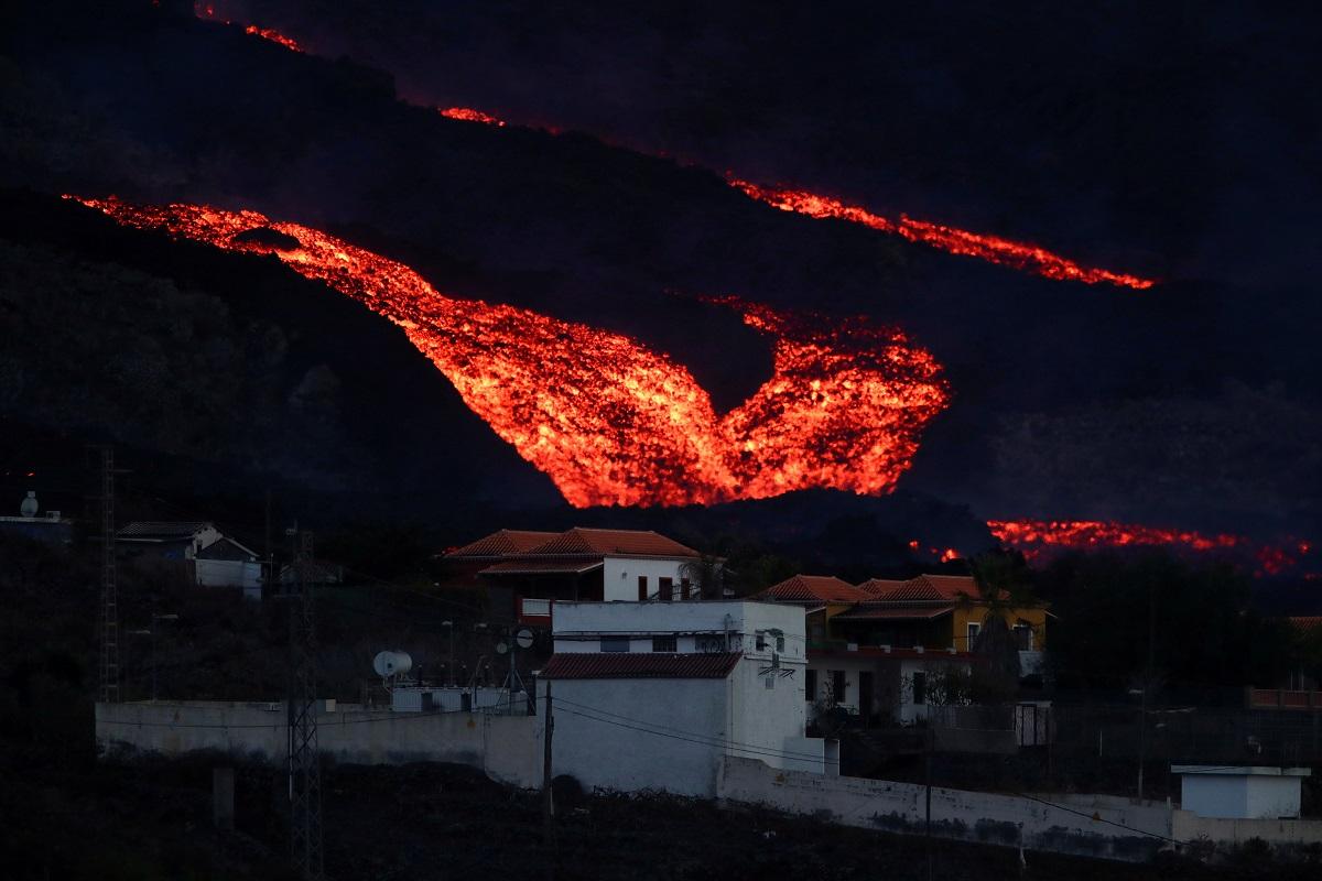 Spanyol mengkonfirmasi kematian pertama dari letusan gunung berapi La Palma 2021
