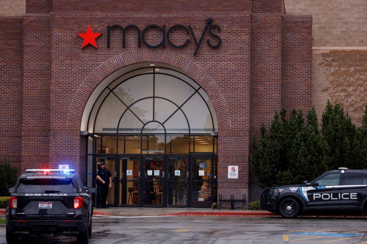Shopping mall shooting in Idaho leaves 2 dead, 4 injured