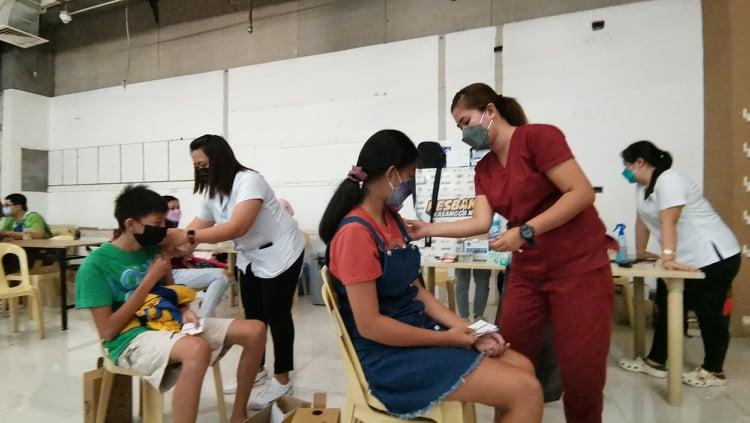 Lebih dari 35.000 vaxxed di Tagbilaran City, Bohol │ GMA News Online