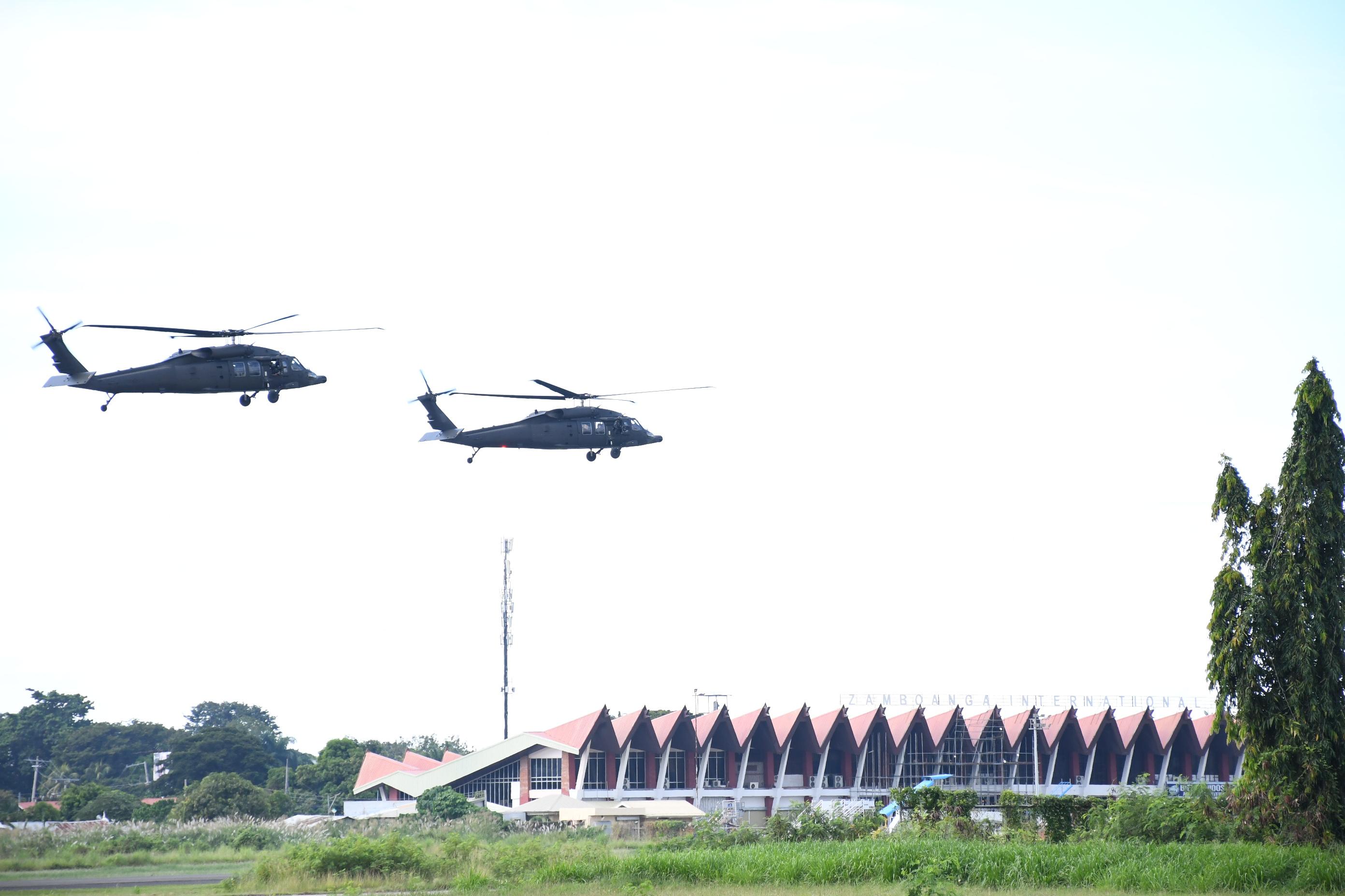 Militer mengerahkan helikopter Black Hawk untuk membantu operasi di Mindanao barat