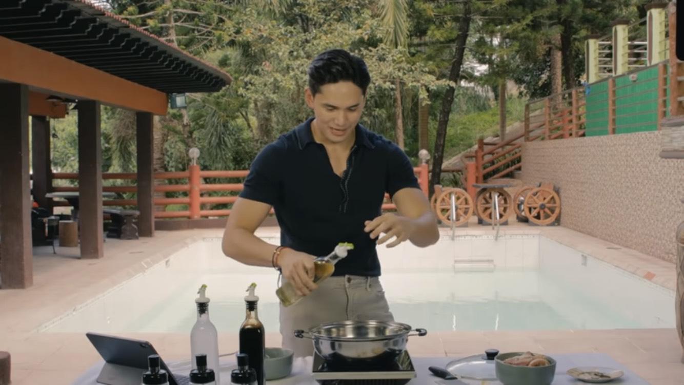 Ruru Madrid membuat debut YouTube dengan vlog memasak