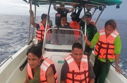 Penjaga Pantai menyelamatkan 4 nelayan setelah kapal tenggelam