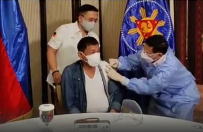 Duterte akan menunggu saran dokter tentang suntikan booster vs COVID-19 —Istana