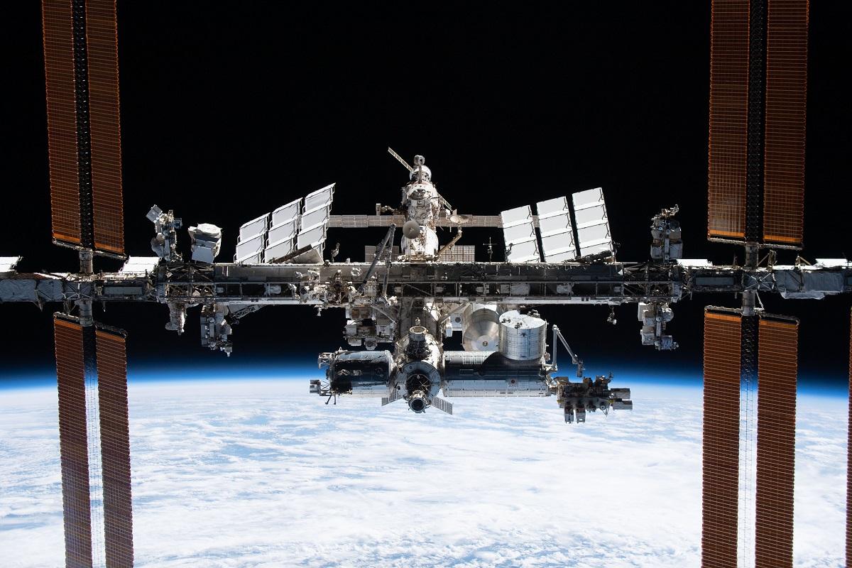 NASA menunda perjalanan ruang angkasa ISS karena risiko puing-puing GMA News Online
