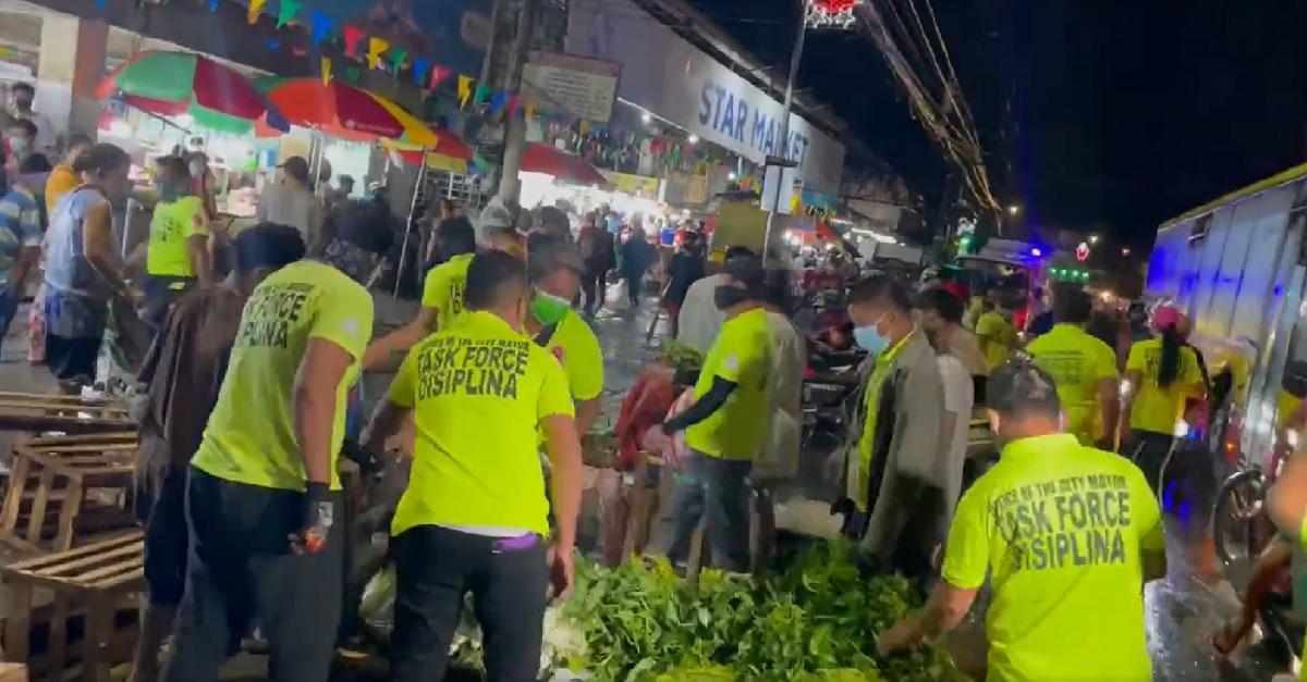 Beberapa barang PKL di Novaliches, disita