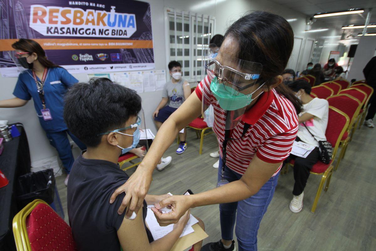 Vaccines can help if Omicron detected in Philippines —UP expert