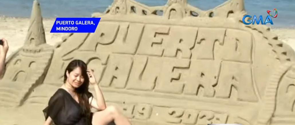 Turis berduyun-duyun saat pantai Puerto Galera dibuka kembali