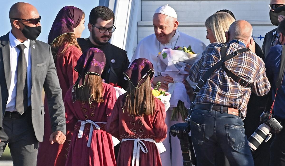 Paus Fransiskus tiba di Siprus untuk perjalanan penting GMA News Online