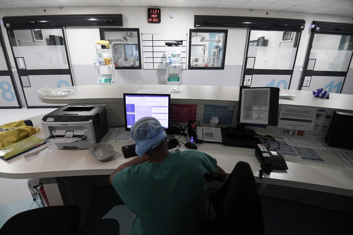 France becomes sixth country with more than 10 million COVID-19 infections