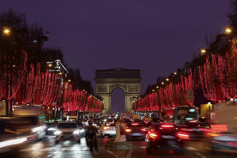 Paris aims to drive out large SUVs by increasing parking fees